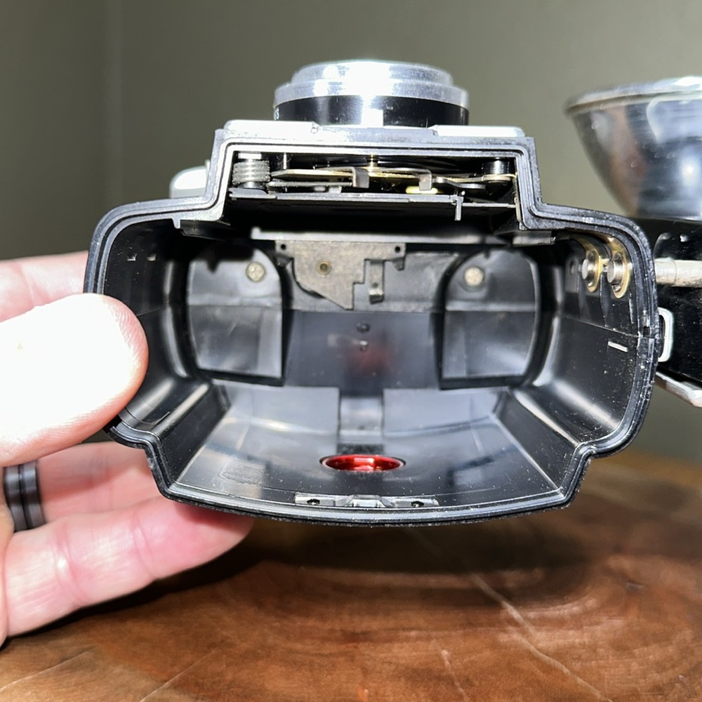 KODAK Brownie Twin 20 with Flash - Picture 13 of 16